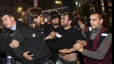 Impactantes imágenes: así detenían a periodistas en el acto por Santiago Maldonado Impactantes imágenes: así detenían a periodistas en el acto por Santiago Maldonado