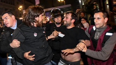El crudo video que muestra la cruel represión y la detención a los periodistas El crudo video que muestra la cruel represión y la detención a los periodistas