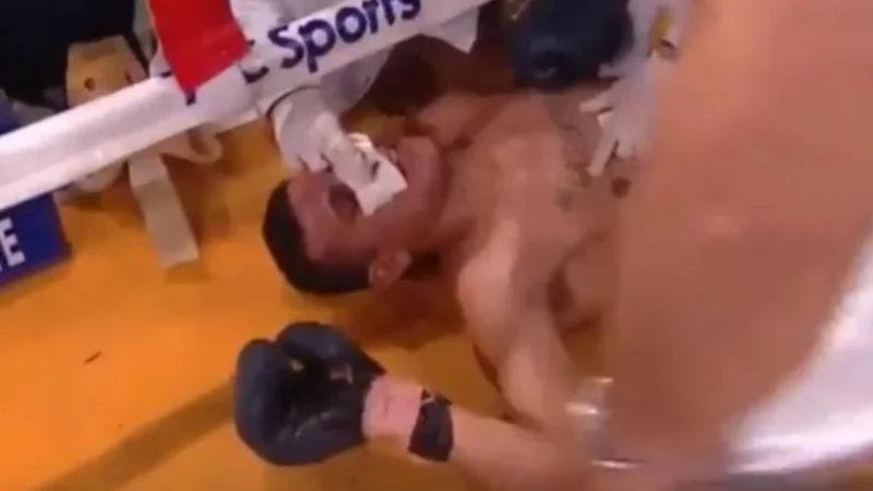 VIDEO: Terrible KO: lo durmió de una piña