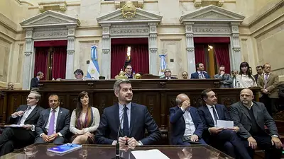 La foto de Santiago Maldonado que no pudo evitar Marcos Peña en el Senado La foto de Santiago Maldonado que no pudo evitar Marcos Peña en el Senado