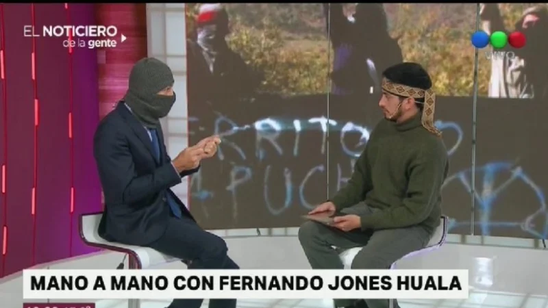 Repetto se encapuchó para entrevistar a Huala y estallaron las críticas en Twitter