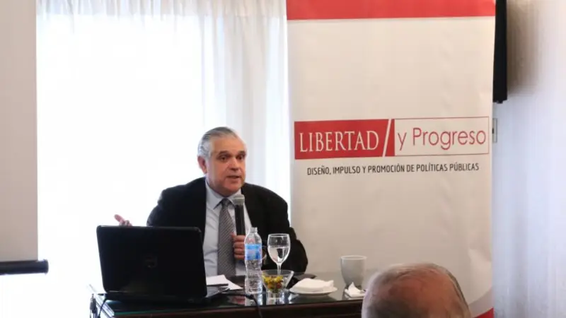 López Murphy, duro con Macri: "El Gobierno genera atraso cambiario"