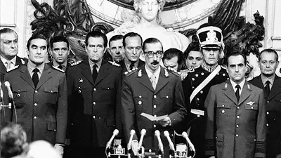 La impactante foto antes de la sentencia por un juicio de lesa humanidad La impactante foto antes de la sentencia por un juicio de lesa humanidad
