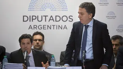 Dujovne evitó hablar del aumento de las tarifas en el Congreso Dujovne evitó hablar del aumento de las tarifas en el Congreso