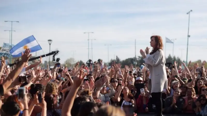 Cristina en Ensenada: "Que nadie pretenda tener jóvenes callados y sumisos"