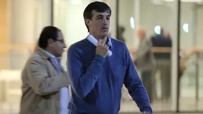 Escracharon a Esteban Bullrich a la salida de un acto en Isla Maciel Escracharon a Esteban Bullrich a la salida de un acto en Isla Maciel