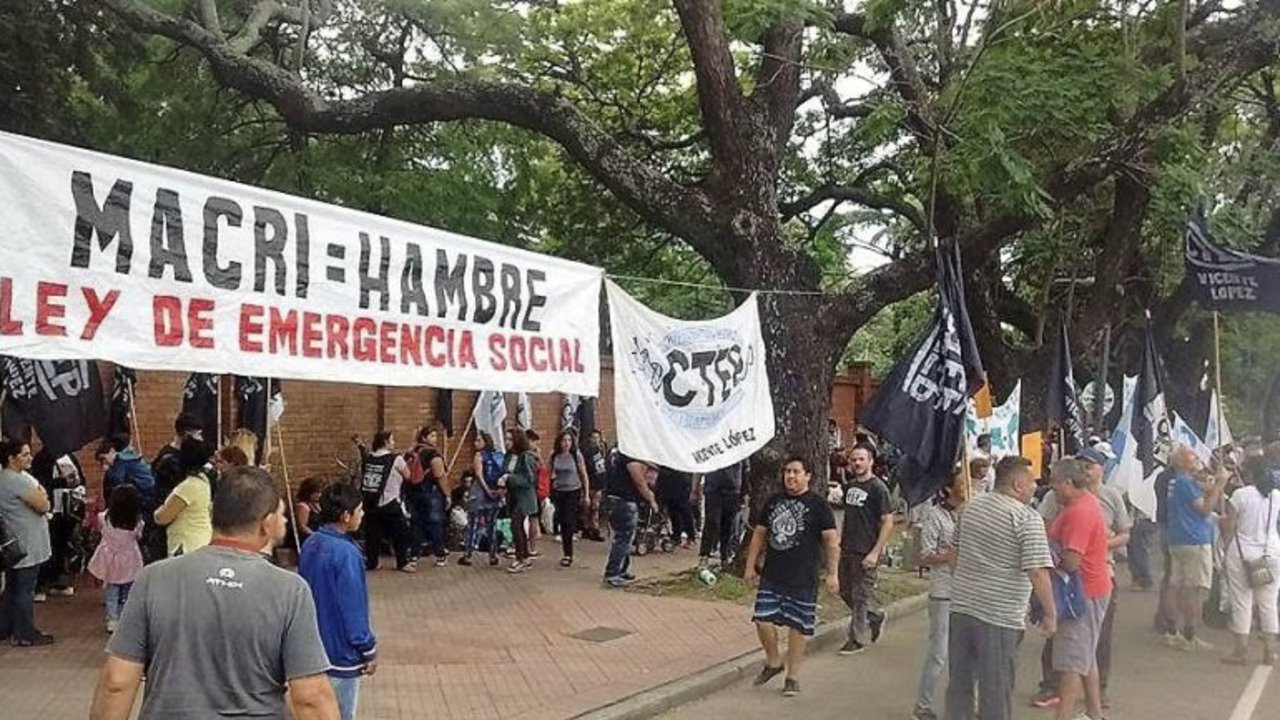 Organizaciones marchan al Centro por la Emergencia Social