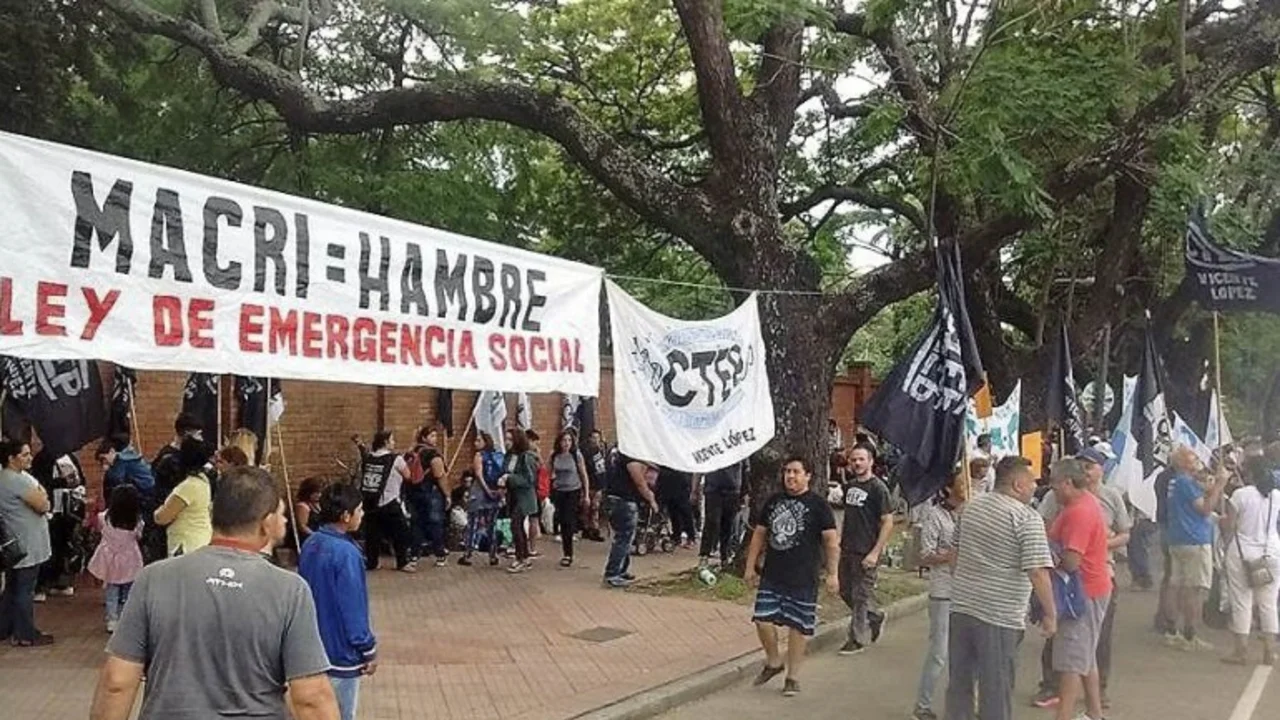 Organizaciones marchan al Centro por la Emergencia Social