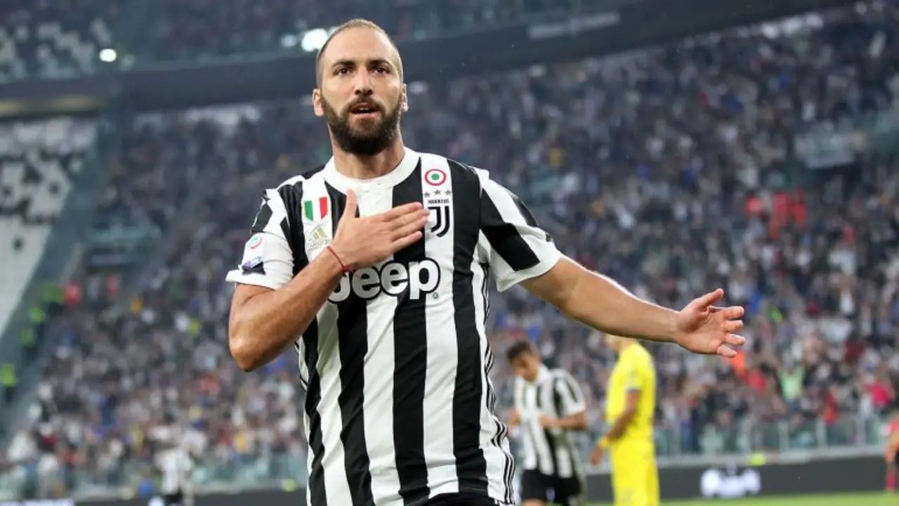 El sorpresivo tatuaje político de Gonzalo Higuaín