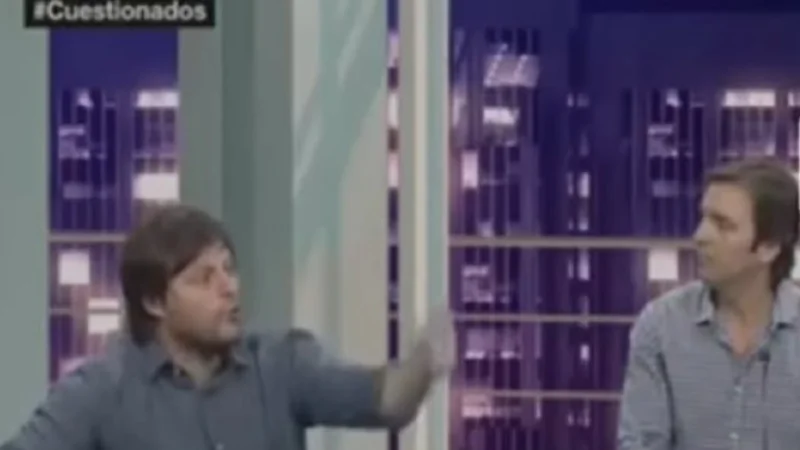 Hablaban del "Pata" Medina y Leandro Santoro causó incomodidad al recordar al "Momo" Venegas