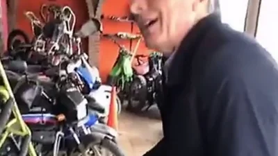 El nene que dejó pagando a Macri en Quilmes y le hizo pasar un mal rato El nene que dejó pagando a Macri en Quilmes y le hizo pasar un mal rato