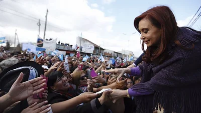 Cristina: "Siempre voy a estar con ustedes, aunque tenga que barrer la vereda" Cristina: "Siempre voy a estar con ustedes, aunque tenga que barrer la vereda"