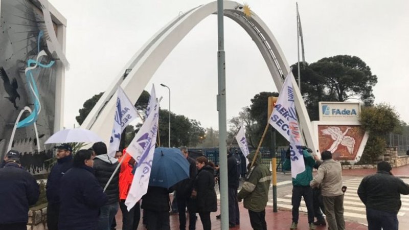Confirman casi 100 despidos en la fábrica de aviones estatal FAdeA