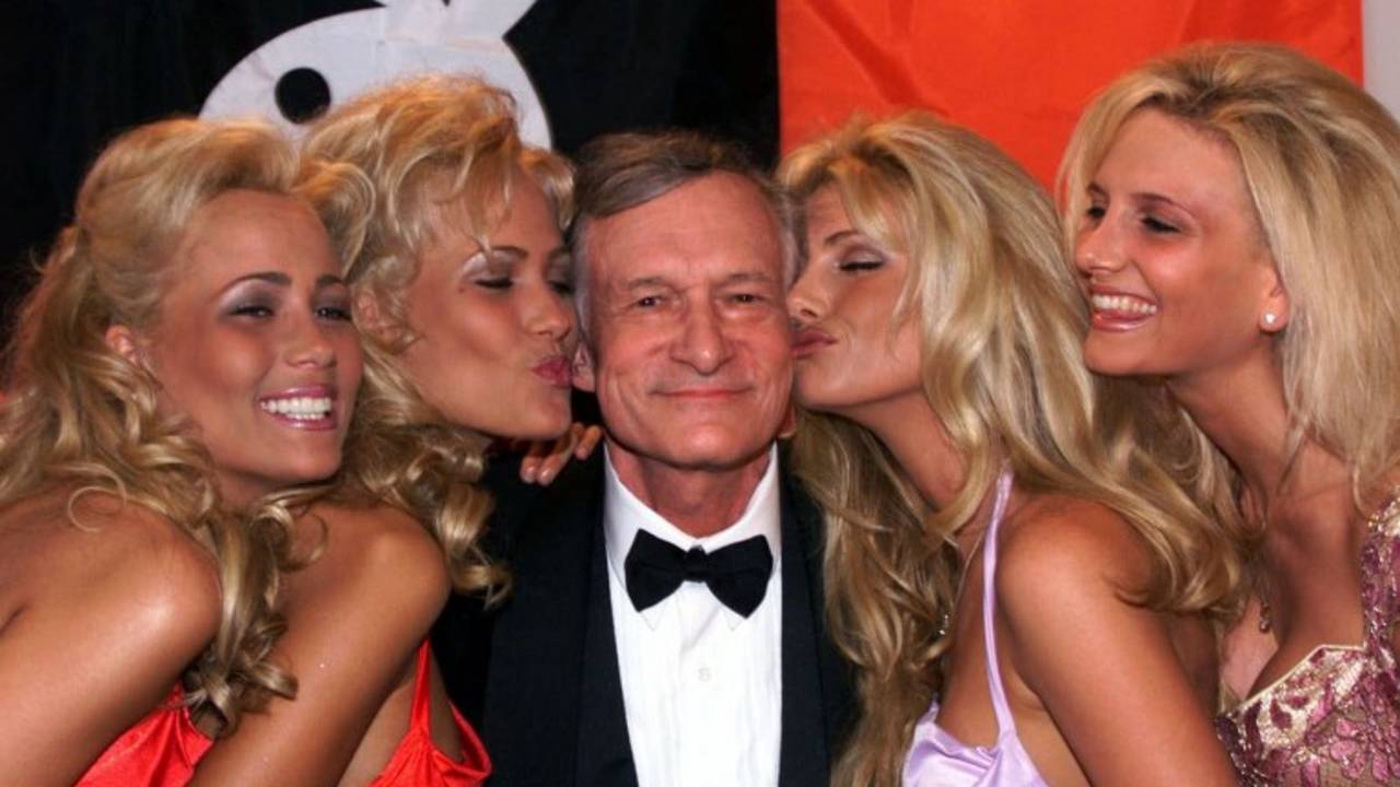 El insólito aviso fúnebre de un político tucumano al fundador de Playboy