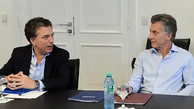 Dujovne le presentó la renuncia a Macri, pero el Presidente lo ratificó en el cargo Dujovne le presentó la renuncia a Macri, pero el Presidente lo ratificó en el cargo