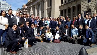 Intendentes fueron a la Casa Rosada para pedir un encuentro con Macri Intendentes fueron a la Casa Rosada para pedir un encuentro con Macri