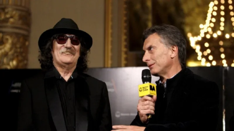 Charly terminó su show por una descompensación y el público cantó contra Macri