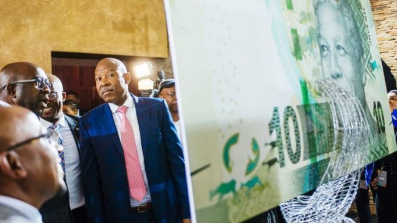 El presidente del Banco Central de Sudáfrica: "No nos parecemos a la Argentina"