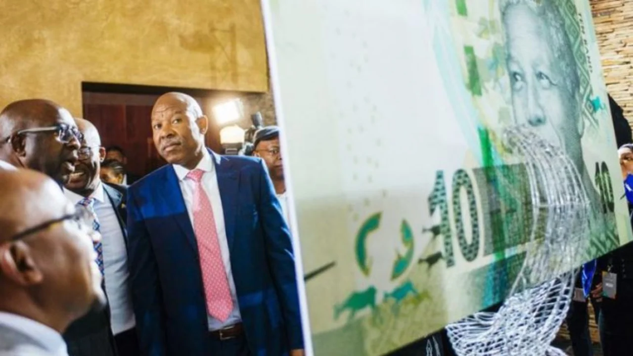El presidente del Banco Central de Sudáfrica: "No nos parecemos a la Argentina"