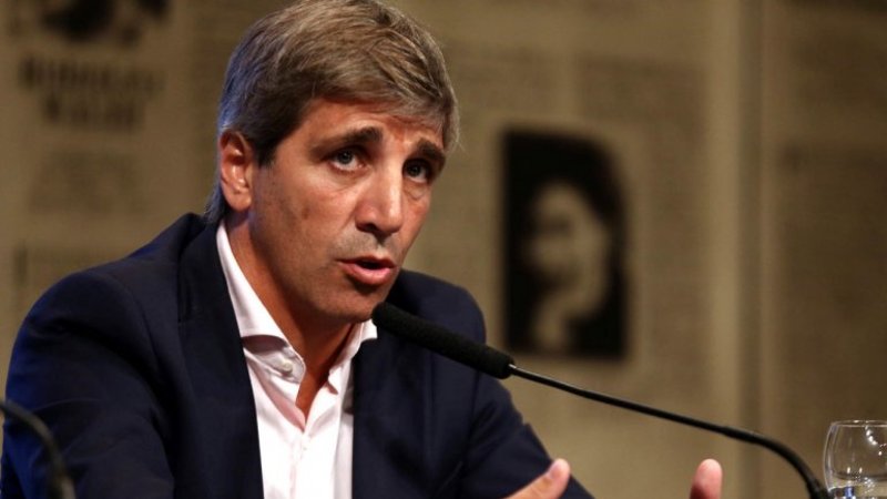 Luis Caputo defendió al FMI: "Están para ayudar, es la mejor gente"