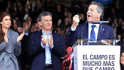 La peor semana de Etchevehere: Después de ser degradado lo escracharon en Paraná La peor semana de Etchevehere: Después de ser degradado lo escracharon en Paraná