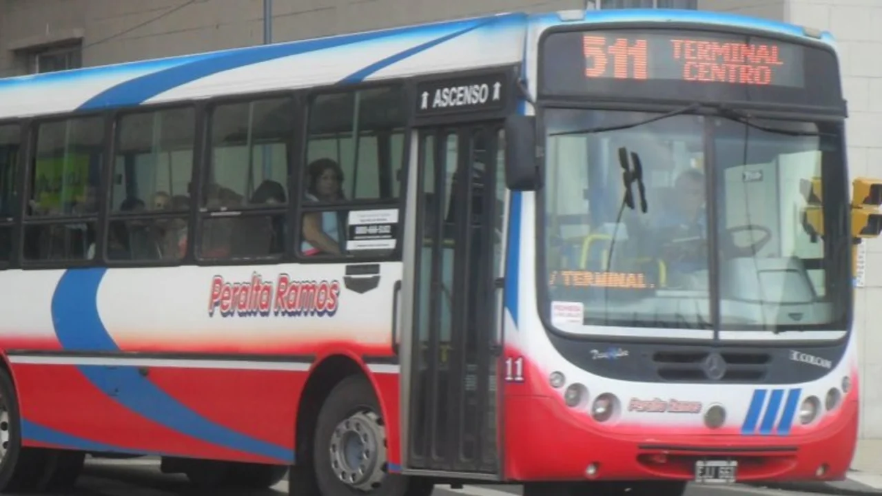 El tarifazo en el transporte se siente en todo el país: cuánto sale viajar en colectivo en Argentina
