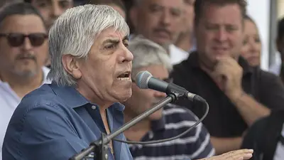 Hugo Moyano: "Los que abrazamos la causa nacional y popular tenemos que estar juntos" Hugo Moyano: "Los que abrazamos la causa nacional y popular tenemos que estar juntos"