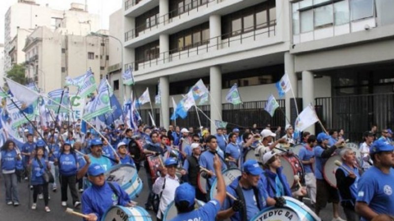 UTEDyC marcha para reabrir paritarias en la previa del Superclásico