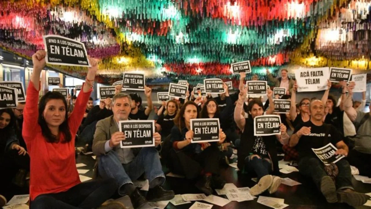 En reclamo por los 357 despidos, trabajadores de Télam ocuparon pacíficamente el CCK