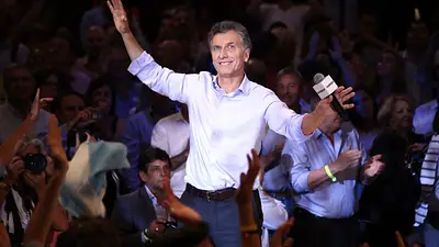 Alconada Mon reveló que Macri pidió a empresarios plata en negro para la campaña Alconada Mon reveló que Macri pidió a empresarios plata en negro para la campaña