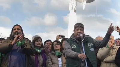 Pablo Moyano: "Ojalá haya una interna entre Cristina y Massa en 2019" Pablo Moyano: "Ojalá haya una interna entre Cristina y Massa en 2019"