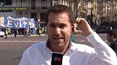 El momento de mayor tensión en el móvil de TN: "¡Están cubriendo una pelea de parrilleros!" El momento de mayor tensión en el móvil de TN: "¡Están cubriendo una pelea de parrilleros!"