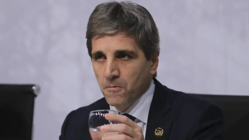 Renunció el presidente del Banco Central Luis Caputo