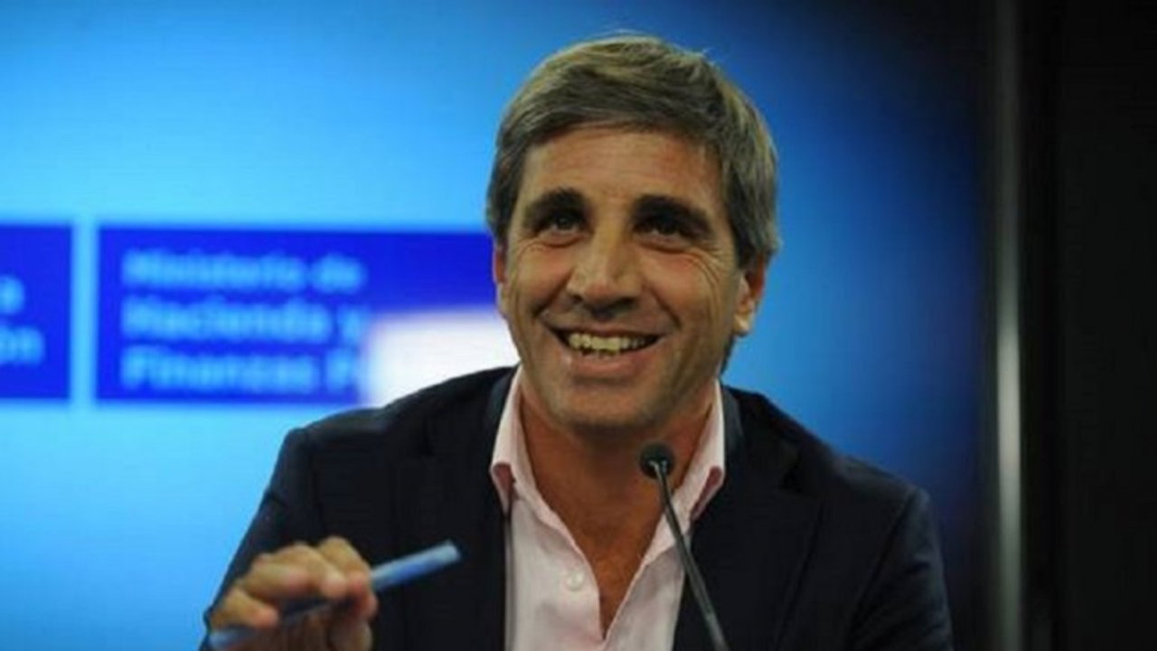 En su fugaz paso por el Central, Caputo perdió U$S 14.000 millones de reservas