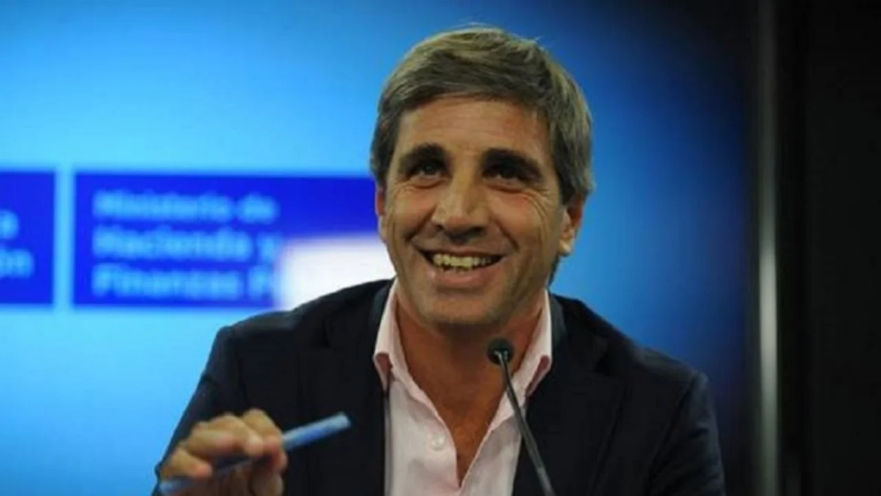 En su fugaz paso por el Central, Caputo perdió U$S 14.000 millones de reservas