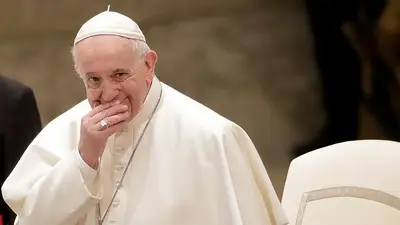 El curioso accidente del papa Francisco que asustó a todos El curioso accidente del papa Francisco que asustó a todos