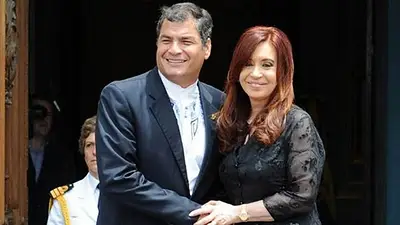 Rafael Correa pidió reformular a los medios de comunicación: "Tienen que ser públicos y cooperativos" Rafael Correa pidió reformular a los medios de comunicación: "Tienen que ser públicos y cooperativos"