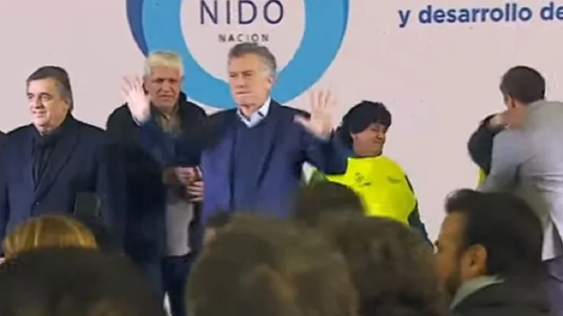 En medio de la crisis, Macri bailó en un acto en Córdoba