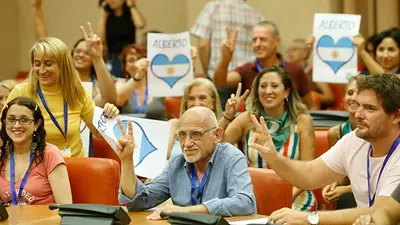Elecciones 2019: Alberto Fernández fue ovacionado al grito de "Presidente" en España Elecciones 2019: Alberto Fernández fue ovacionado al grito de "Presidente" en España