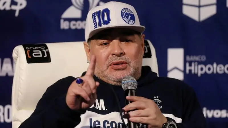 Diego Maradona miraba el partido, Unión metió un gol y el entrenador de Gimnasia no lo vio Diego Maradona miraba el partido, Unión metió un gol y el entrenador de Gimnasia no lo vio