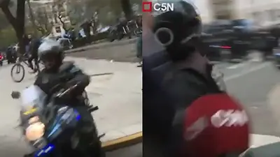 Represión en la 9 de Julio: la Policía casi atropella a un periodista de C5N Represión en la 9 de Julio: la Policía casi atropella a un periodista de C5N