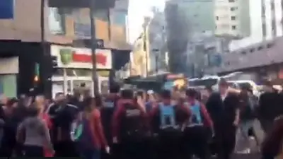 En Caballito, vecinos defendieron a un vendedor de paltas detenido por la Policía En Caballito, vecinos defendieron a un vendedor de paltas detenido por la Policía