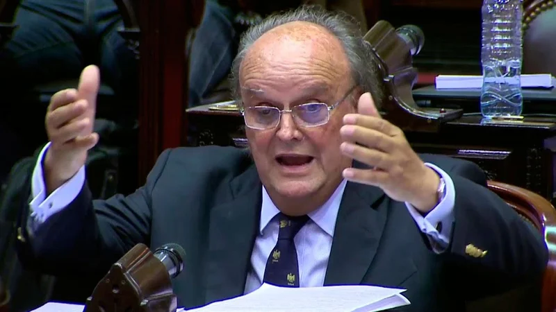 Crisis económica: para De Mendiguren, “es imposible predecir lo que va a pasar en los próximos 60 días”