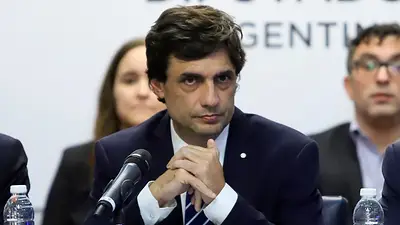 Hernán Lacunza aseguró que "la economía argentina está en recesión" y que el Gobierno "debería liberar el dólar" Hernán Lacunza aseguró que "la economía argentina está en recesión" y que el Gobierno "debería liberar el dólar"