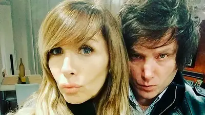 Elecciones 2019: Daniela, la cantante y ex pareja de Javier Milei, fue a apoyar a Alberto Fernández Elecciones 2019: Daniela, la cantante y ex pareja de Javier Milei, fue a apoyar a Alberto Fernández