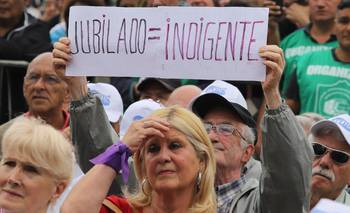 La fórmula de Milei empeoró las jubilaciones y el bono debería ser el doble | Ajuste