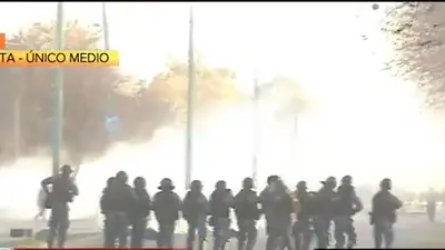 Tensión en Ensenada: enfrentamientos entre una fracción de la UOCRA y la Policía Tensión en Ensenada: enfrentamientos entre una fracción de la UOCRA y la Policía