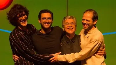Elecciones 2019: la gente comenzó a cantar "Si vos querés" y pidió por Lula en el recital de Caetano Veloso Elecciones 2019: la gente comenzó a cantar "Si vos querés" y pidió por Lula en el recital de Caetano Veloso