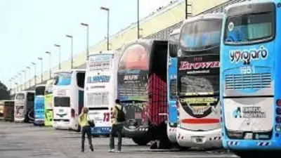 Micros de larga distancia reducen frecuencias por la crisis del sector Micros de larga distancia reducen frecuencias por la crisis del sector