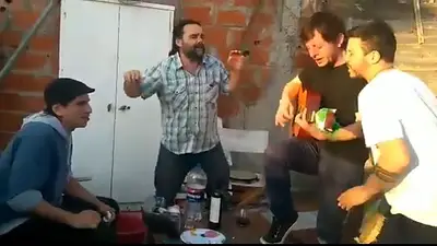 Militantes usaron una canción de Sumo para apoyar al Frente de Todos y estallaron las redes Militantes usaron una canción de Sumo para apoyar al Frente de Todos y estallaron las redes